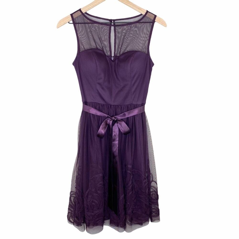 Eliza J Women’s Fit & Flare Sheer Neckline Sweetheart Style Dress Size Small